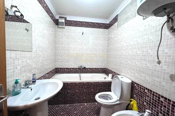 Ambient biznesi me qera 3+1 ne Tirane - 800 Euro