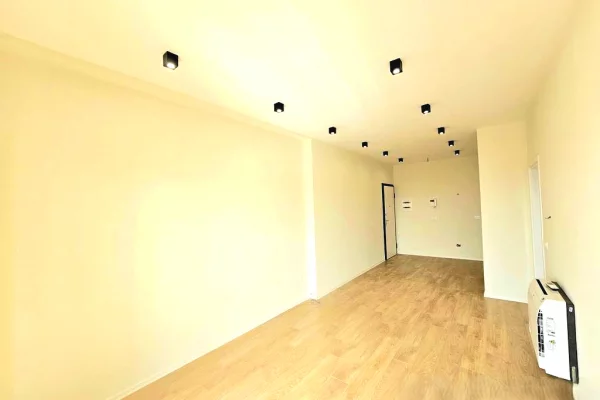 Ambient biznesi me qera 3+1 ne Tirane - 885 Euro