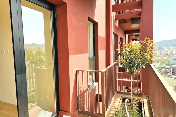 Ambient biznesi me qera 3+1 ne Tirane - 885 Euro