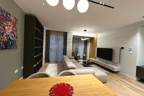 Shtepi me qera 2+1 ne Tirane - 3,500 Euro