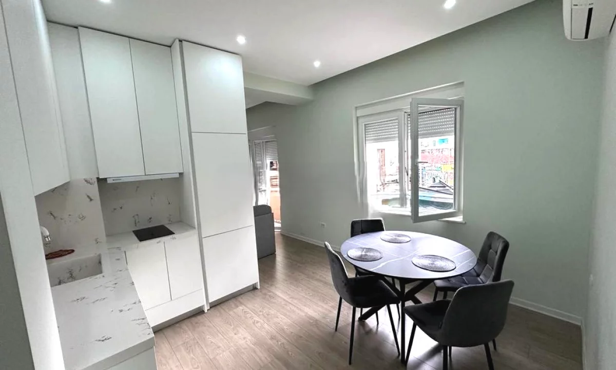 Shtepi ne shitje Apartament ne Tirane, 2+1, Mobilimi E mobiluar, Pagesa 300,000  Euro.