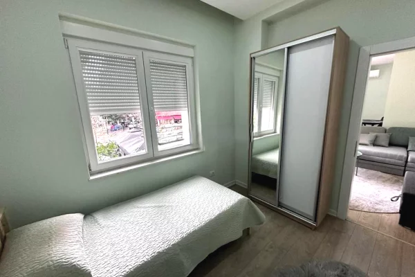 Shtepi ne shitje Apartament ne Tirane, 2+1, Mobilimi E mobiluar, Pagesa 300,000  Euro.