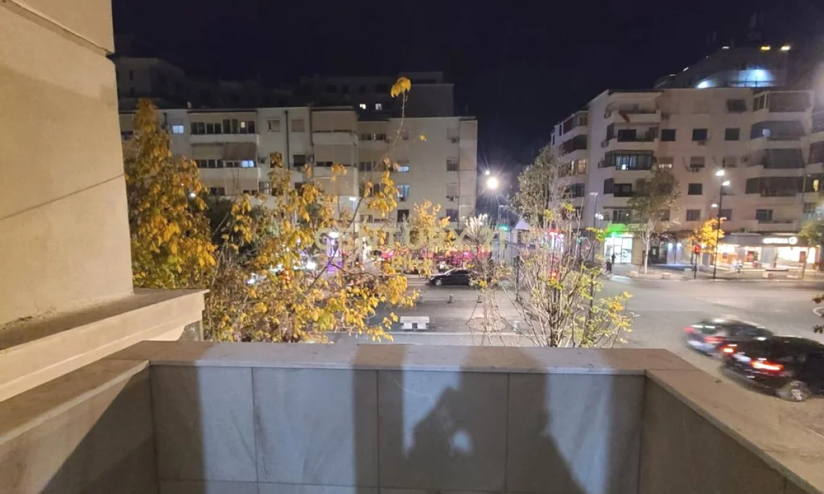 Ambient biznesi me qera 3+1 ne Tirane - 1,050 Euro