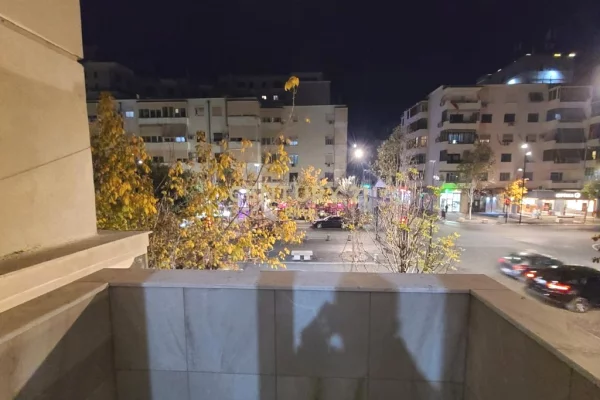 Ambient biznesi me qera 3+1 ne Tirane - 1,050 Euro