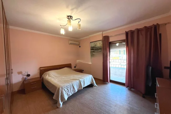 Shtepi me qera 2+1 ne Tirane - 700 Euro