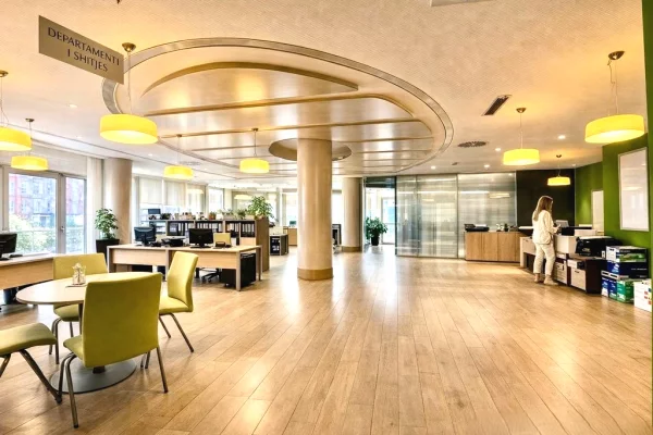 Ambient biznesi me qera 3+1 ne Tirane - 9,000 Euro