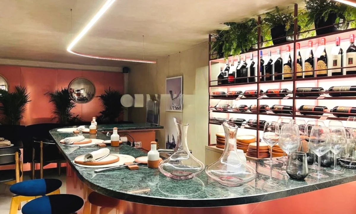 Ambient biznesi me qera 2+1 ne Tirane - 7,500 Euro