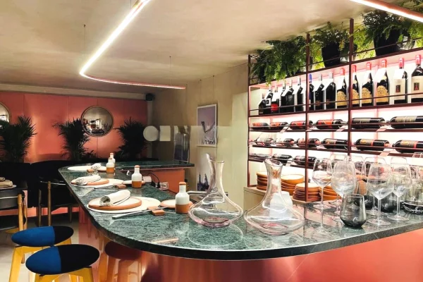 Ambient biznesi me qera 2+1 ne Tirane - 7,500 Euro