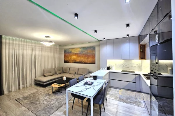 Shtepi me qera 2+1 ne Tirane - 800 Euro