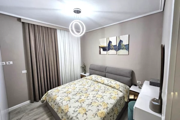 Shtepi me qera 2+1 ne Tirane - 800 Euro