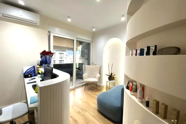 Ambient biznesi me qera 3+1 ne Tirane - 1,100 Euro