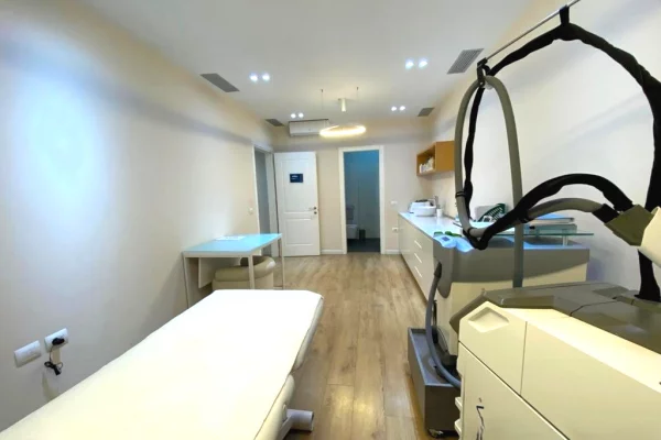 Ambient biznesi me qera 3+1 ne Tirane - 1,100 Euro