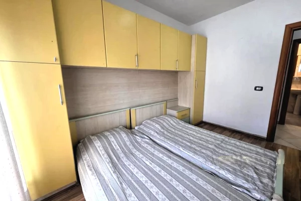 Shtepi me qera Apartament ne Tirane, 2+1, Mobilimi E mobiluar, Pagesa 750  Euro.