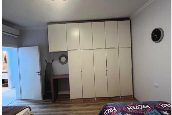 Shtepi me qera Apartament ne Tirane, 2+1, Mobilimi E mobiluar, Pagesa 650  Euro.
