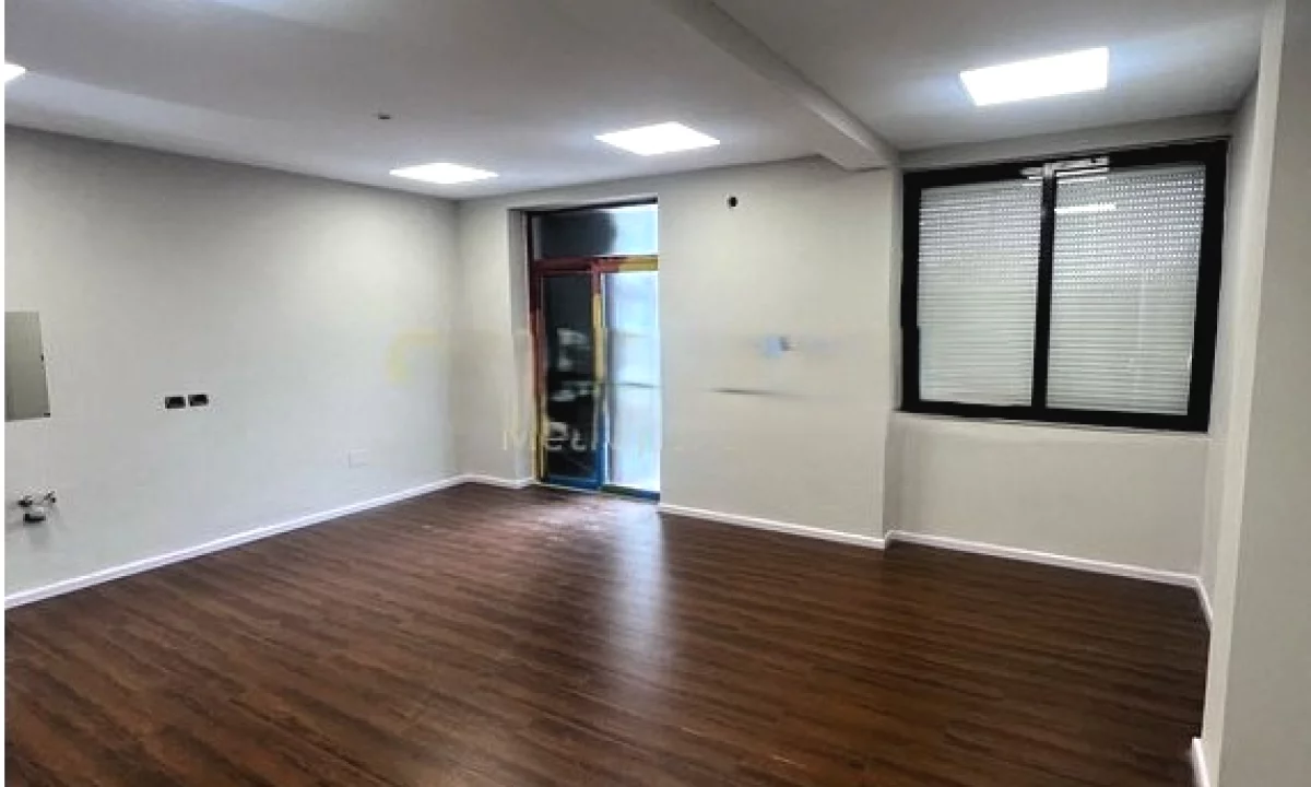 Ambient biznesi me qera 3+1 ne Tirane - 1,500 Euro