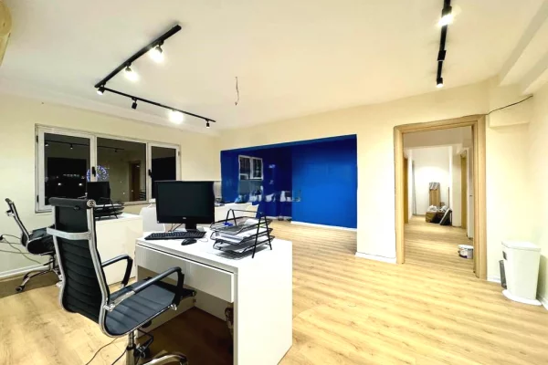 Ambient biznesi me qera 3+1 ne Tirane - 1,100 Euro