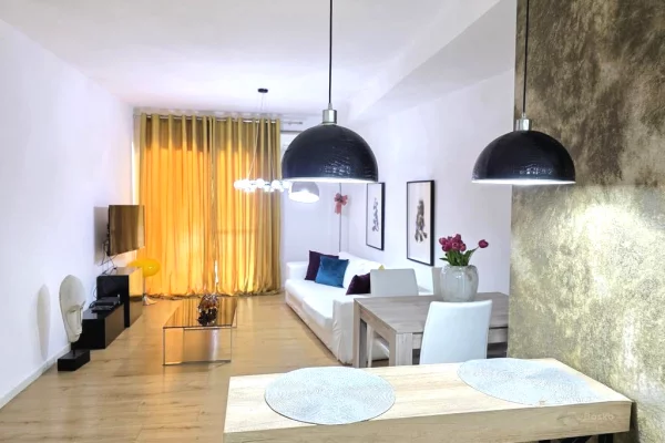 Shtepi me qera 2+1 ne Tirane - 800 Euro