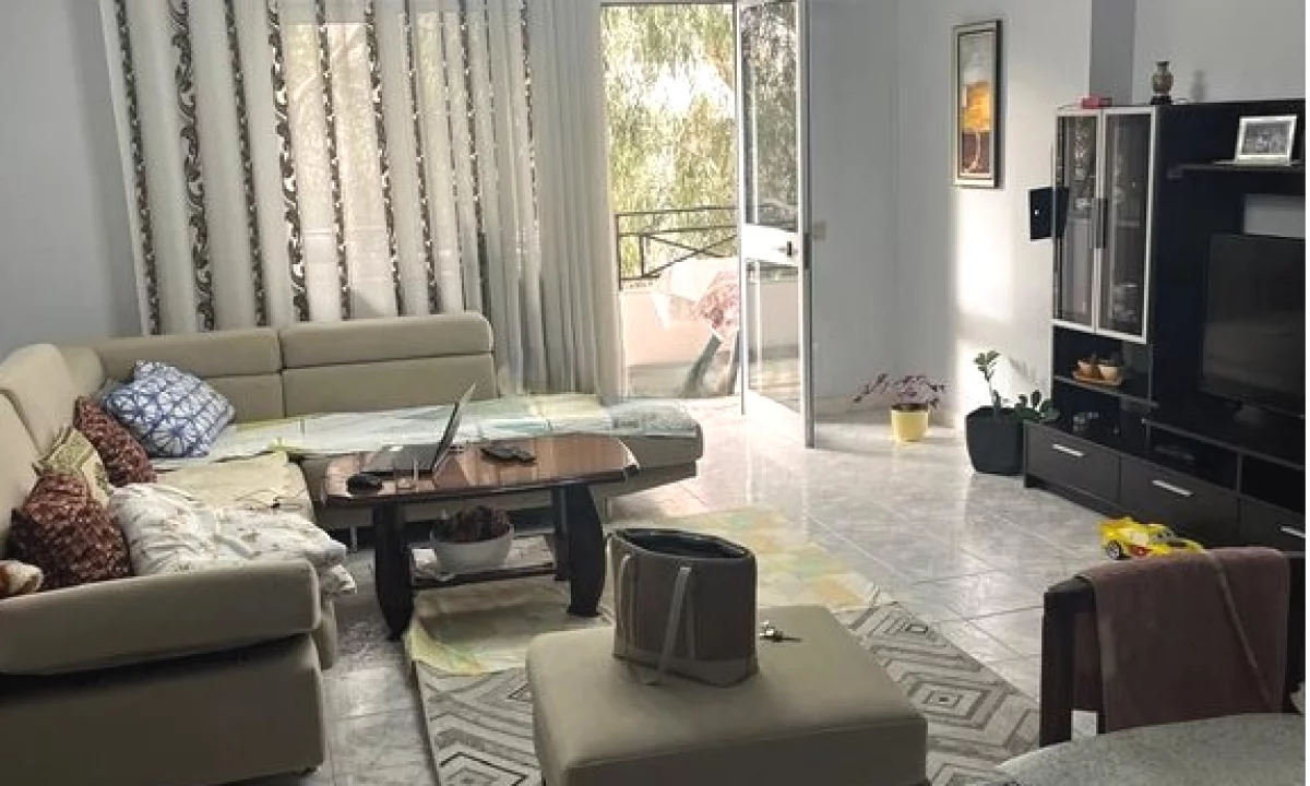 Shtepi ne shitje Apartament ne Tirane, 2+1, Mobilimi E mobiluar, Pagesa 300,000  Euro.