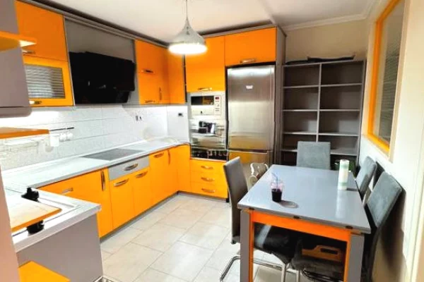 Shtepi me qera 2+1 ne Tirane - 900 Euro