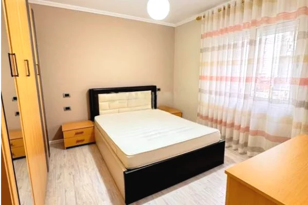 Shtepi me qera 2+1 ne Tirane - 900 Euro