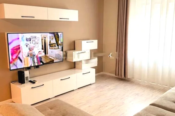 Shtepi me qera 2+1 ne Tirane - 900 Euro