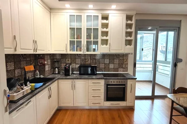 Shtepi me qera Apartament ne Tirane, 2+1, Mobilimi E mobiluar, Pagesa 800  Euro.