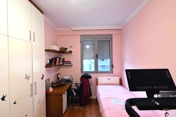 Shtepi me qera Apartament ne Tirane, 2+1, Mobilimi E mobiluar, Pagesa 800  Euro.