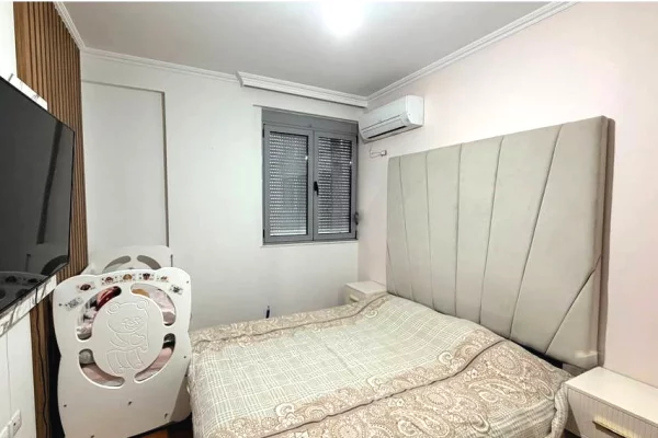 Shtepi me qera Apartament ne Tirane, 2+1, Mobilimi E mobiluar, Pagesa 800  Euro.