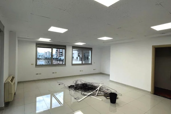 Ambient biznesi me qera 3+1 ne Tirane - 1,000 Euro