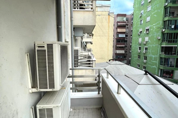 Ambient biznesi me qera 3+1 ne Tirane - 1,000 Euro