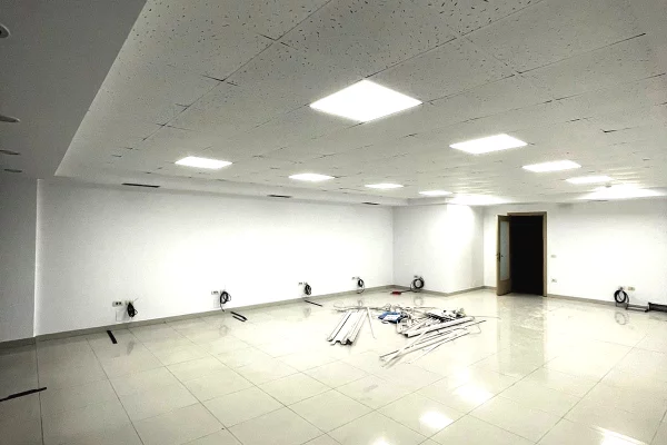 Ambient biznesi me qera 3+1 ne Tirane - 2,150 Euro