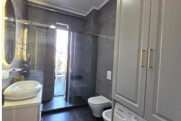 Shtepi me qera 2+1 ne Tirane - 2,000 Euro