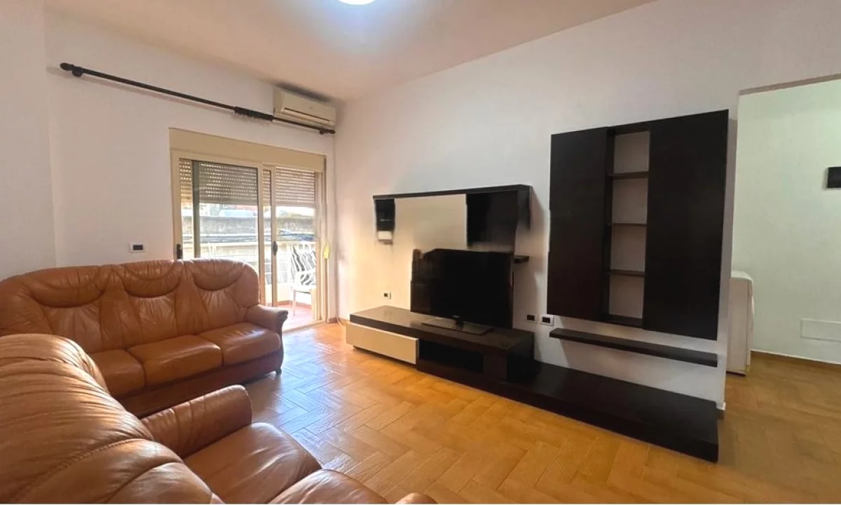 Shtepi me qera Apartament ne Tirane, 2+1, Mobilimi E mobiluar, Pagesa 650  Euro.