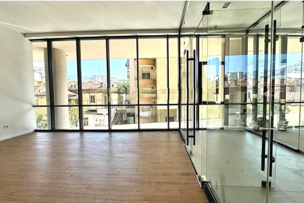 Ambient biznesi me qera 3+1 ne Tirane - 800 Euro