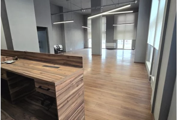 Ambient biznesi me qera 3+1 ne Tirane - 5,000 Euro