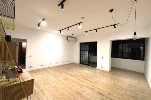 Ambient biznesi me qera 3+1 ne Tirane - 850 Euro