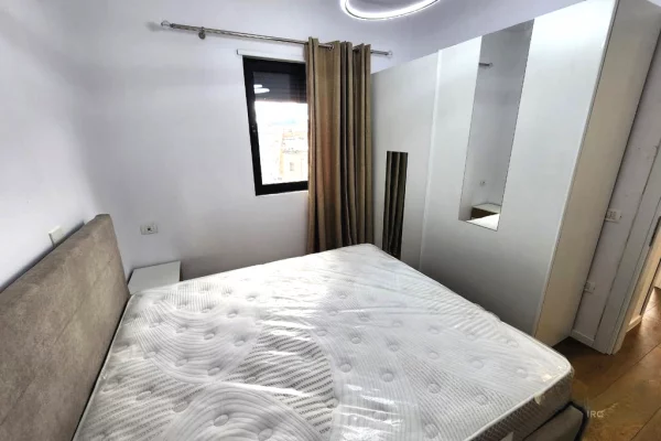 Shtepi me qera 2+1 ne Tirane - 820 Euro