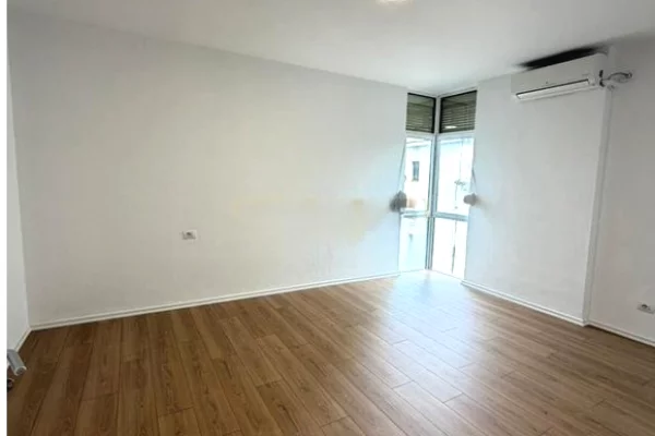 APARTAMENT 3+1+2 ME QIRA, TEK ISH-EKSPOZITA, TIRANE!