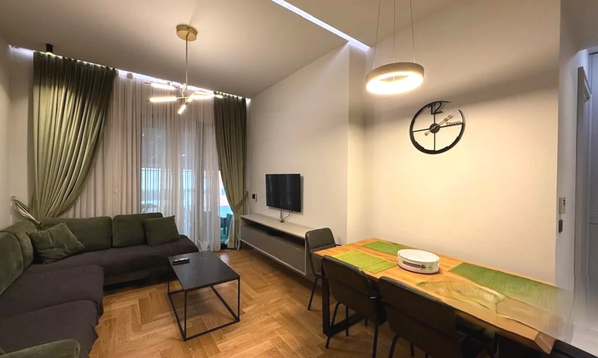 Shtepi me qera Apartament ne Tirane, 1+1, Mobilimi E mobiluar, Pagesa 1,000  Euro.