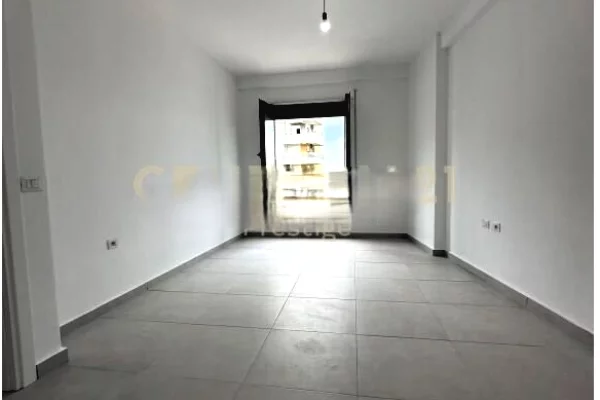 Ambient biznesi me qera 3+1 ne Tirane - 700 Euro