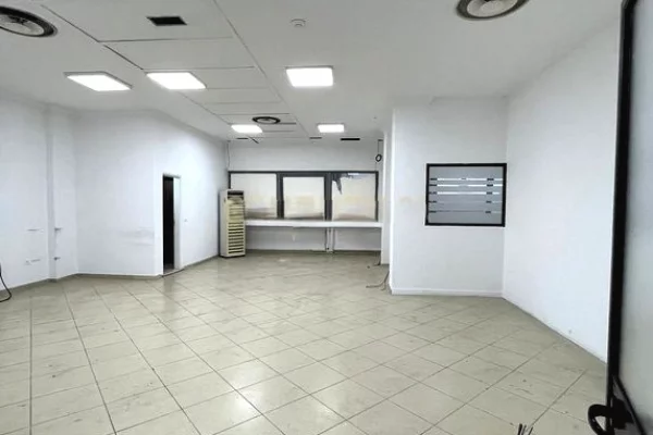 AMBIENT ZYRE ME QIRA CONDOR CENTER, RRUGA E KAVAJES