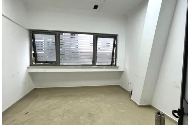 Ambient biznesi me qera 3+1 ne Tirane - 2,000 Euro