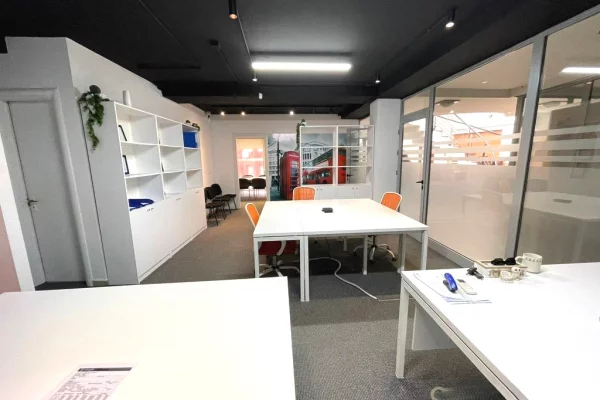 Ambient biznesi me qera 3+1 ne Tirane - 1,300 Euro