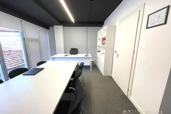 Ambient biznesi me qera 3+1 ne Tirane - 1,300 Euro