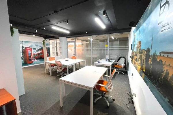 Ambient biznesi me qera 3+1 ne Tirane - 1,300 Euro