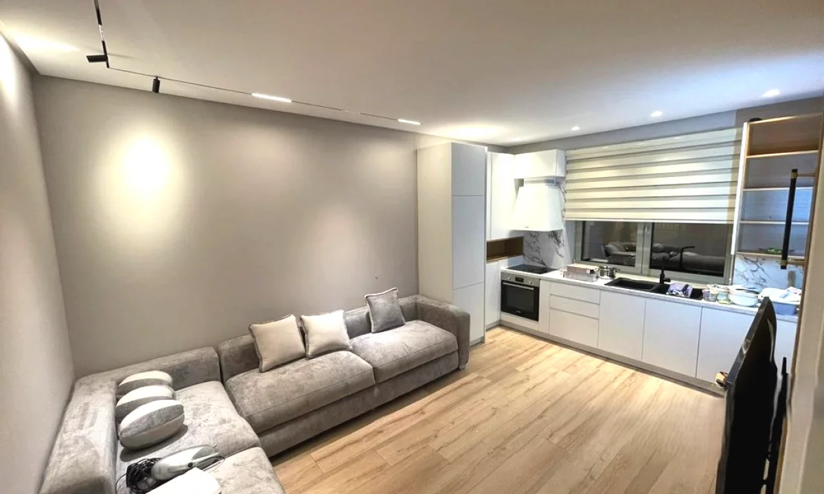 Shtepi ne shitje Apartament ne Tirane, 2+1, Mobilimi E mobiluar, Pagesa 240,000  Euro.