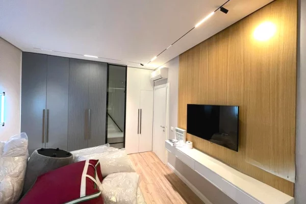 Shtepi ne shitje Apartament ne Tirane, 2+1, Mobilimi E mobiluar, Pagesa 240,000  Euro.