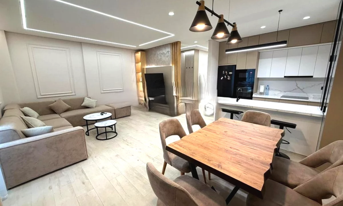 Shtepi ne shitje Apartament ne Tirane, 2+1, Mobilimi E mobiluar, Pagesa 380,000  Euro.