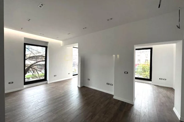 Ambient biznesi me qera 3+1 ne Tirane - 1,500 Euro