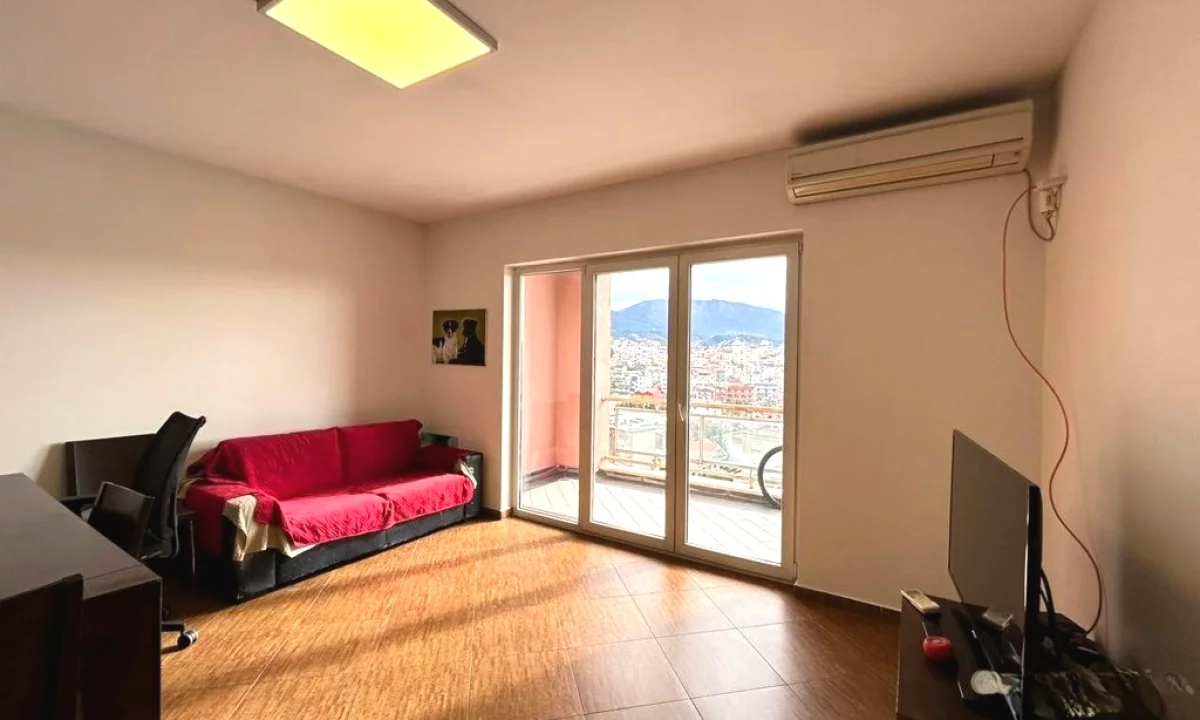 Shtepi ne shitje Apartament ne Tirane, 2+1, Mobilimi E mobiluar, Pagesa 218,000  Euro.